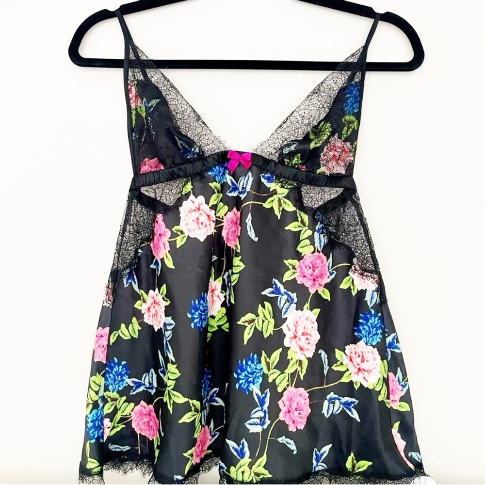 NWT Victoria’s Secret Floral Lace Trim Top S